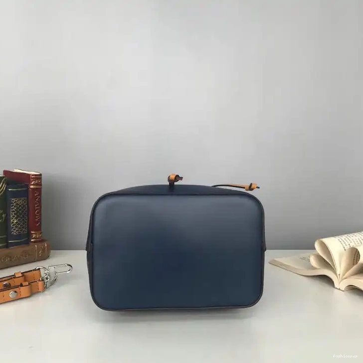 Fashionrepsfam ru LV 19T1L0025 Bags 0704